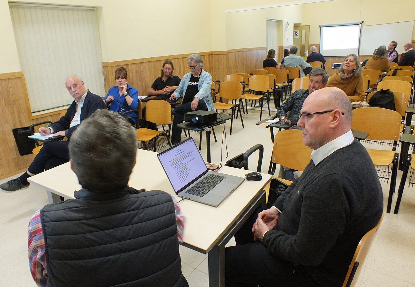 Reunión de las AAVV del distrito Centro sobre el PGOM en la Casa Ciudadana